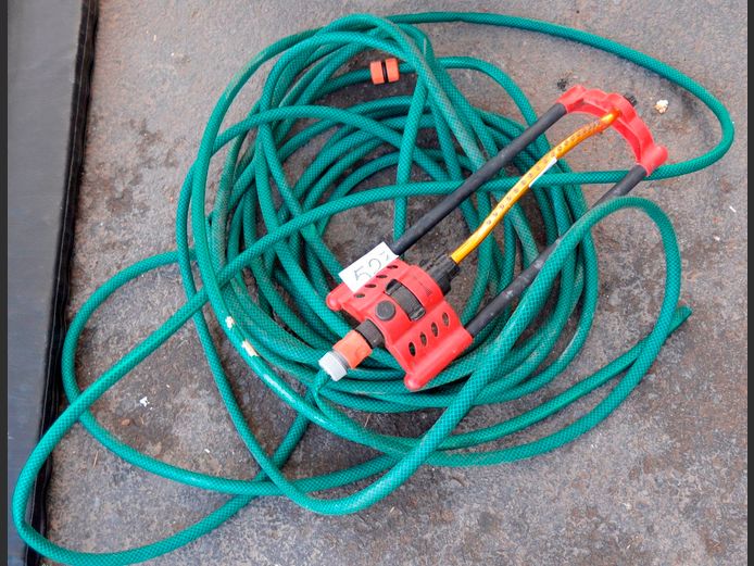 HOSEPIPE WITH OSCILLATING SPRINKLER
