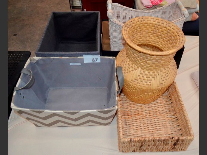 LOT: STORAGE BASKETS