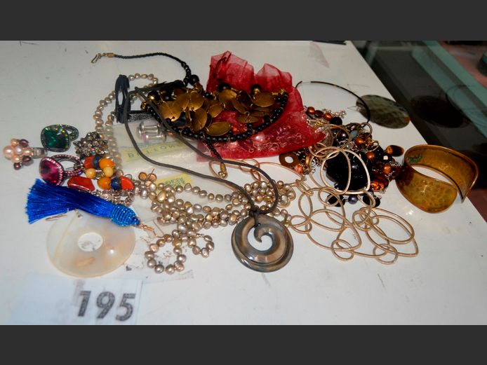 ASSORTED COSTUME JEWELLERY