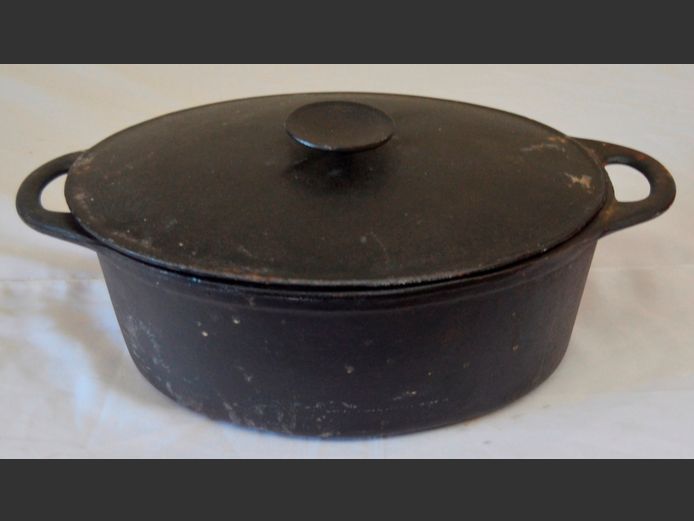 CAST IRON CASSEROLE WITH LID, 32 x 26 x 12cm