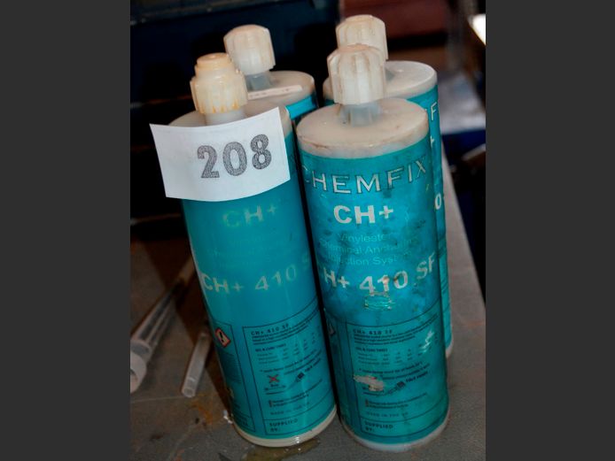 LOT: 4 x TUBES CHEMFIX CHEMICAL ANCHOR [Condition of contents unknown]