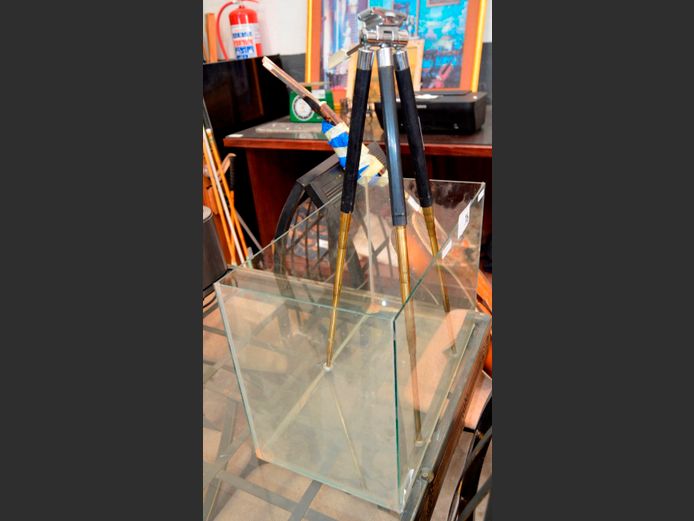 FISH TANK, 45 x 23 x 31cm, & TRIPOD