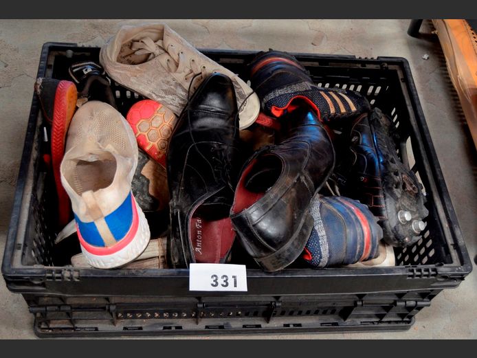 ASSORTED SHOES [Excl. Crate]