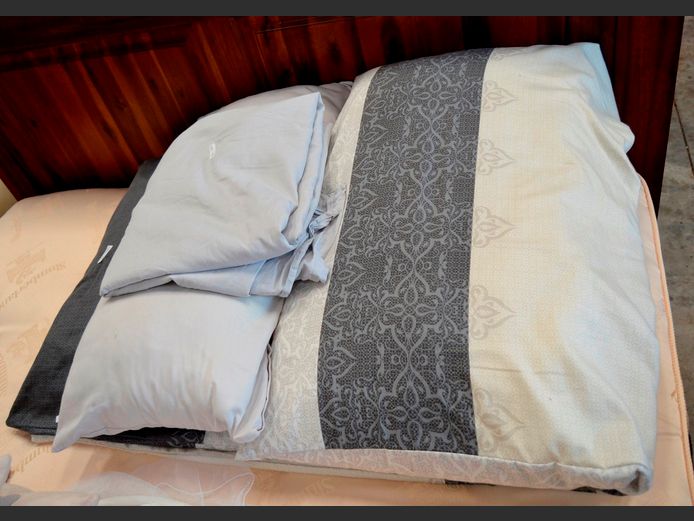 GREY & BEIGE DUVET COVER, DUVET INNER, PILLOWS, PILLOWCASES, etc