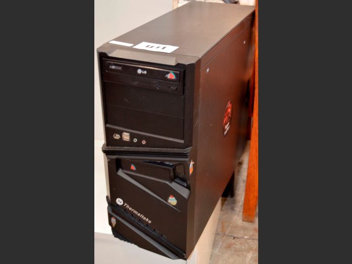 ASUS DESKTOP PC [Switches on, untested further]