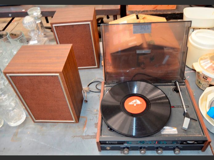 SANYO SOLID STATE TURNTABLE WITH PAIR SPEAKERS & LP'S [Untested, no power supply]