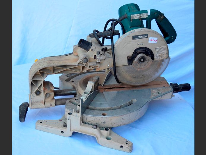 MAKITA COMPOUND SAW [Switches on, Faulty]