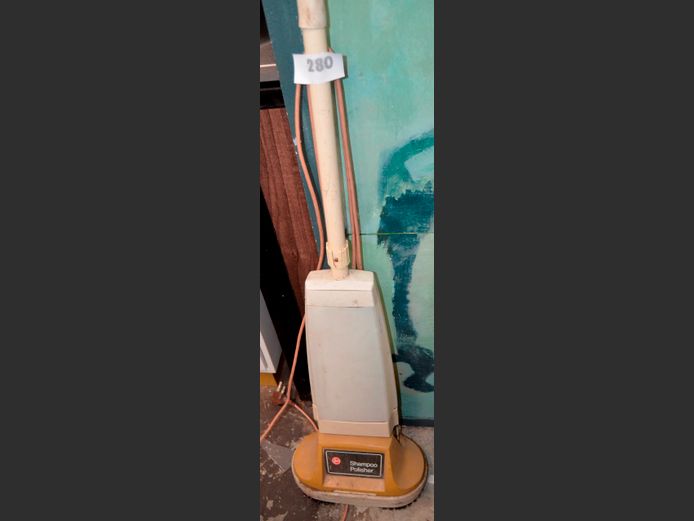 HOOVER SHAMPOO POLISHER [Switches on]