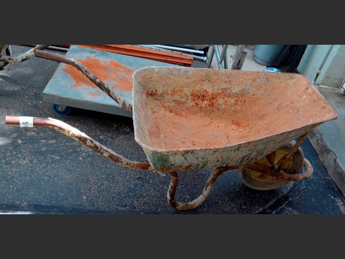 METAL WHEELBARROW [Rusty]