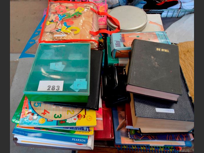 PUZZLES, COLOURING BOOKS, etc