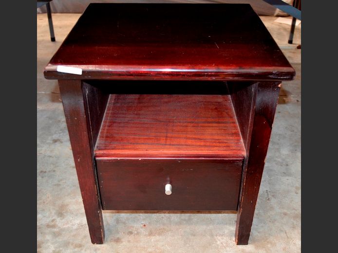 MAHOGANY SINGLE DRAWER BEDSIDE PEDESTAL, 48 x 47 x 51cm