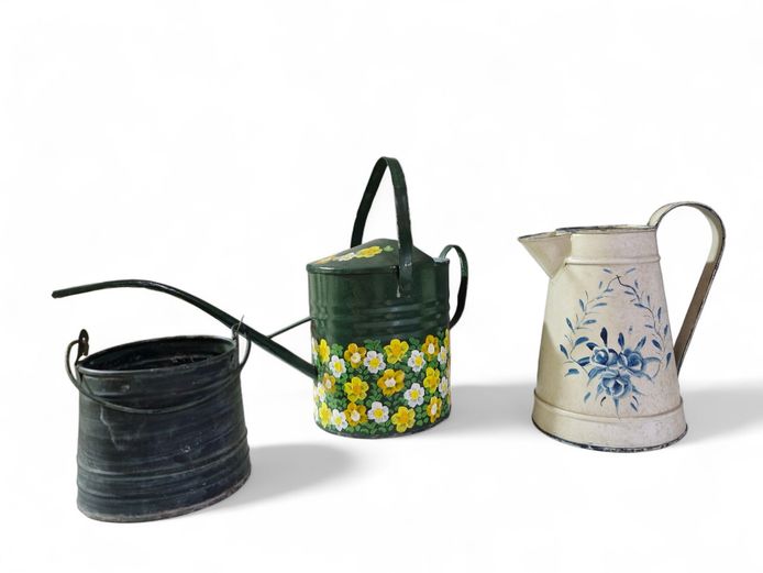 Vintage Style Metal Tin Garden Décor