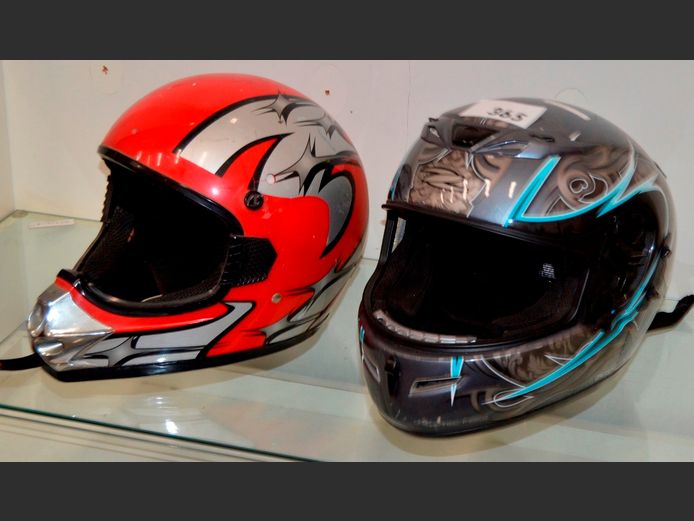 LOT: 2 x MOTORBIKE HELMETS